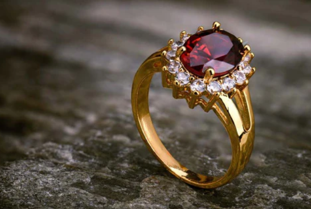 24K vs. 18K Gold Ring: Styles, Trends & Meaning They Hold